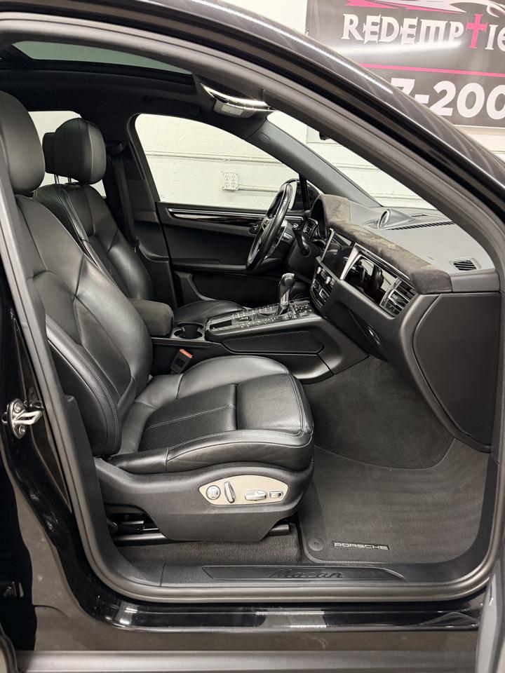 Porsche Macan Base 2021