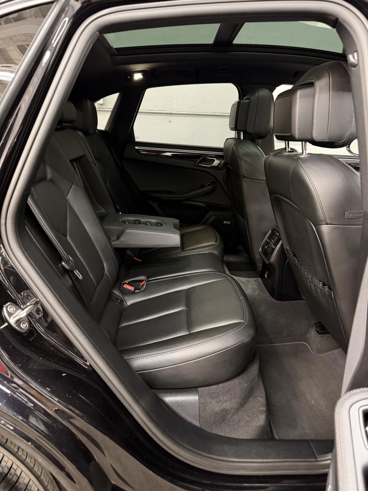 Porsche Macan Base 2021