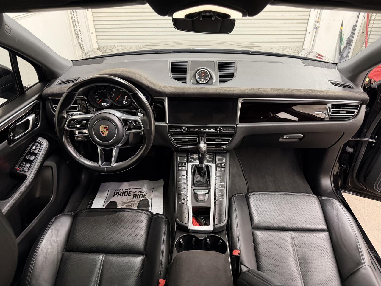 Porsche Macan Base 2021