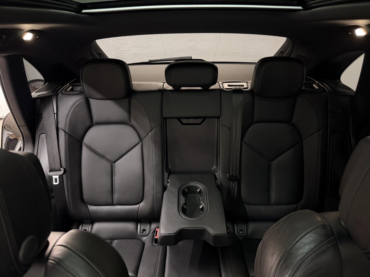 Porsche Macan Base 2021