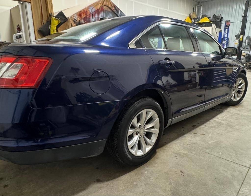 Ford Taurus SE FWD 2011