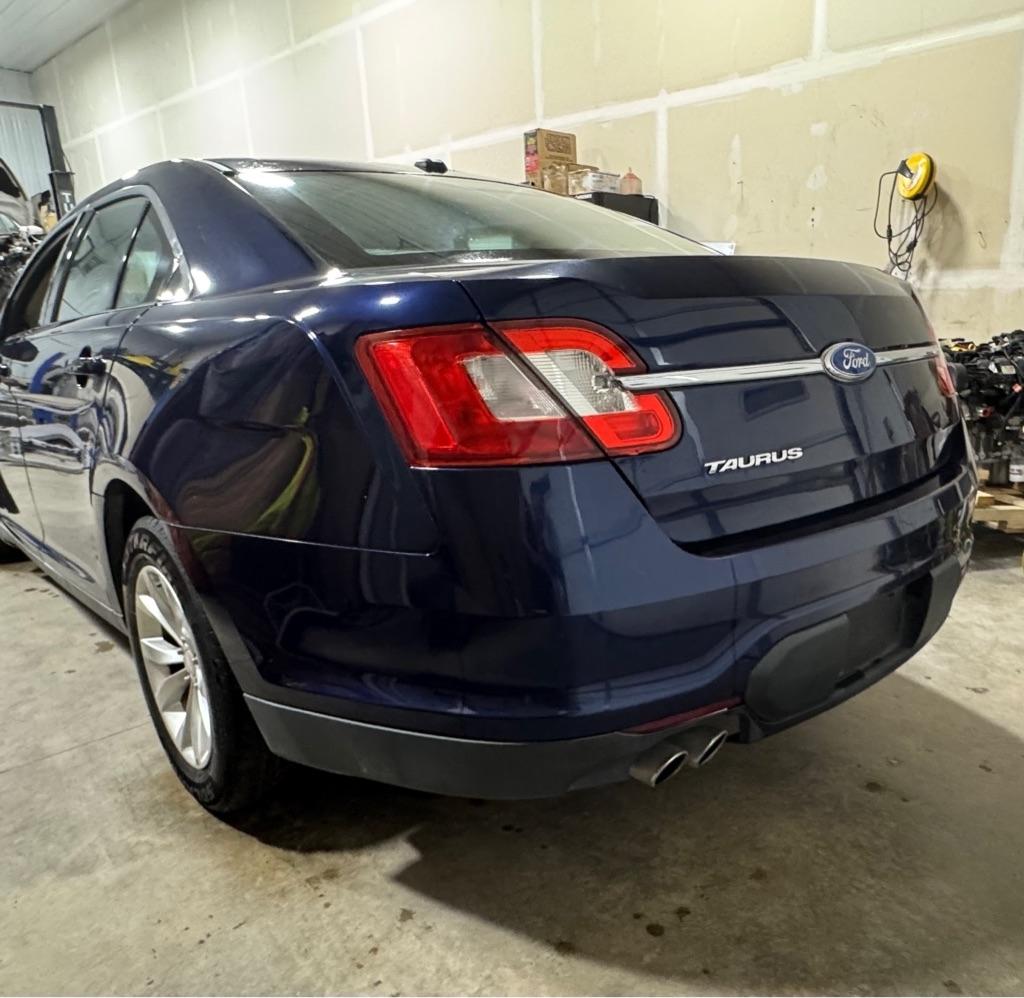 Ford Taurus SE FWD 2011