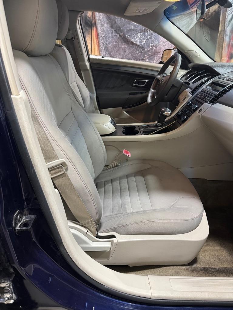 Ford Taurus SE FWD 2011