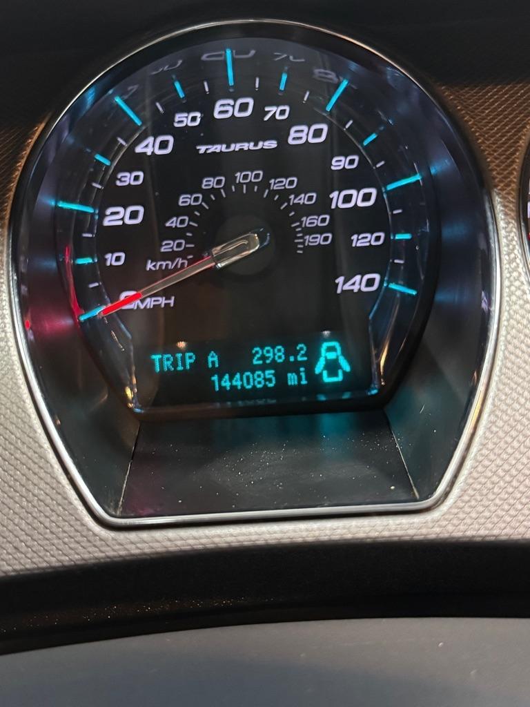 Ford Taurus SE FWD 2011