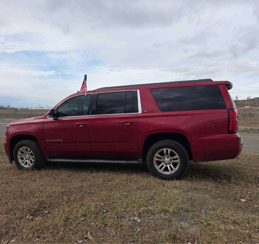 Chevrolet Suburban LT 1500 4WD 2015