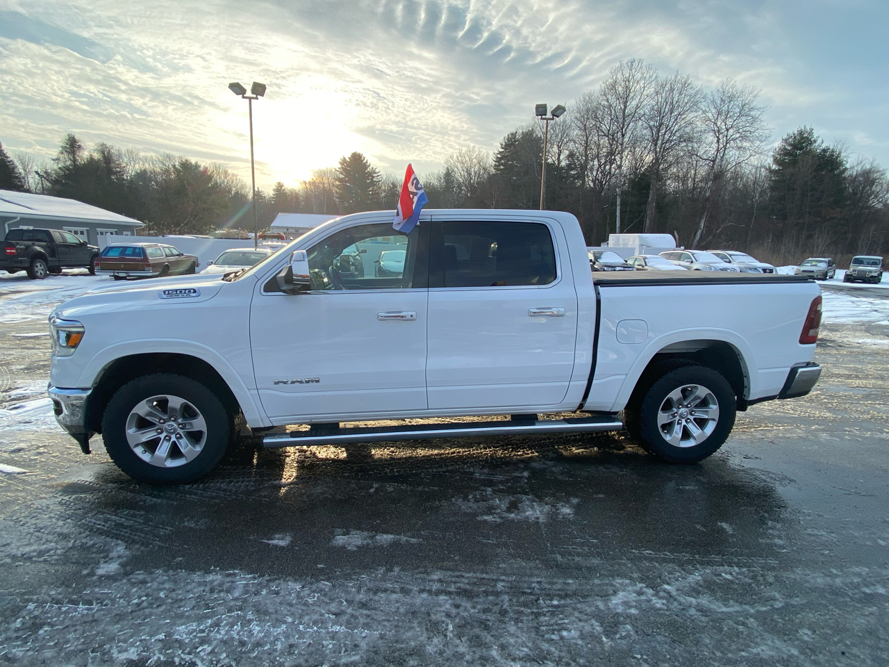 RAM 1500 Laramie Crew Cab SWB 4WD 2021