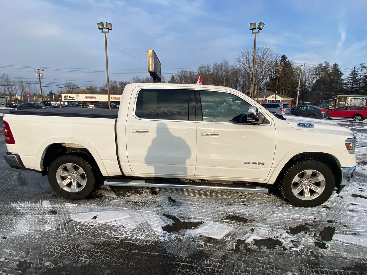 RAM 1500 Laramie Crew Cab SWB 4WD 2021