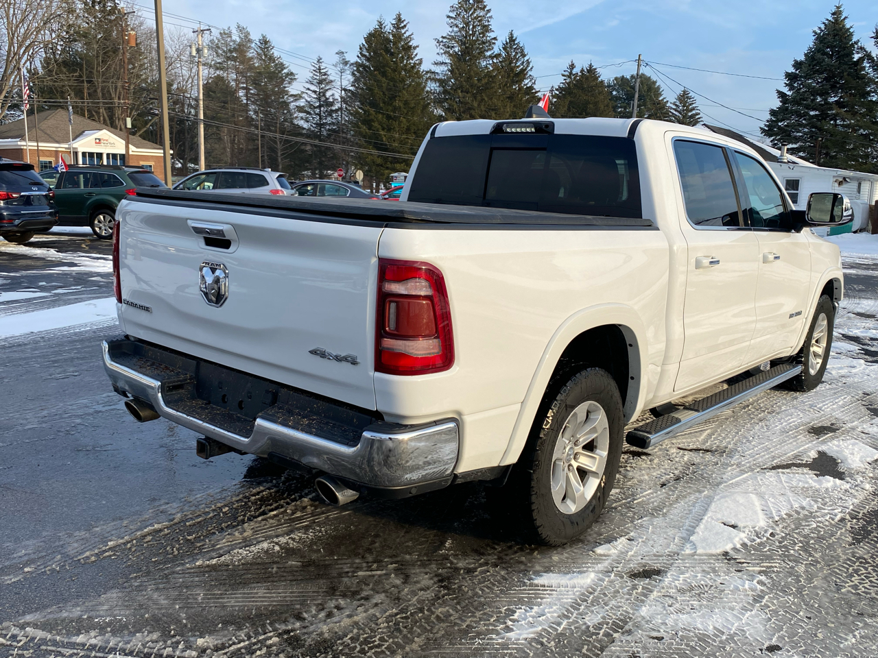 RAM 1500 Laramie Crew Cab SWB 4WD 2021