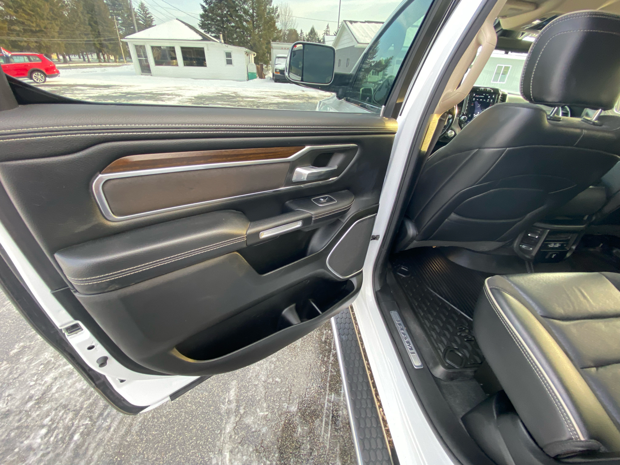 RAM 1500 Laramie Crew Cab SWB 4WD 2021