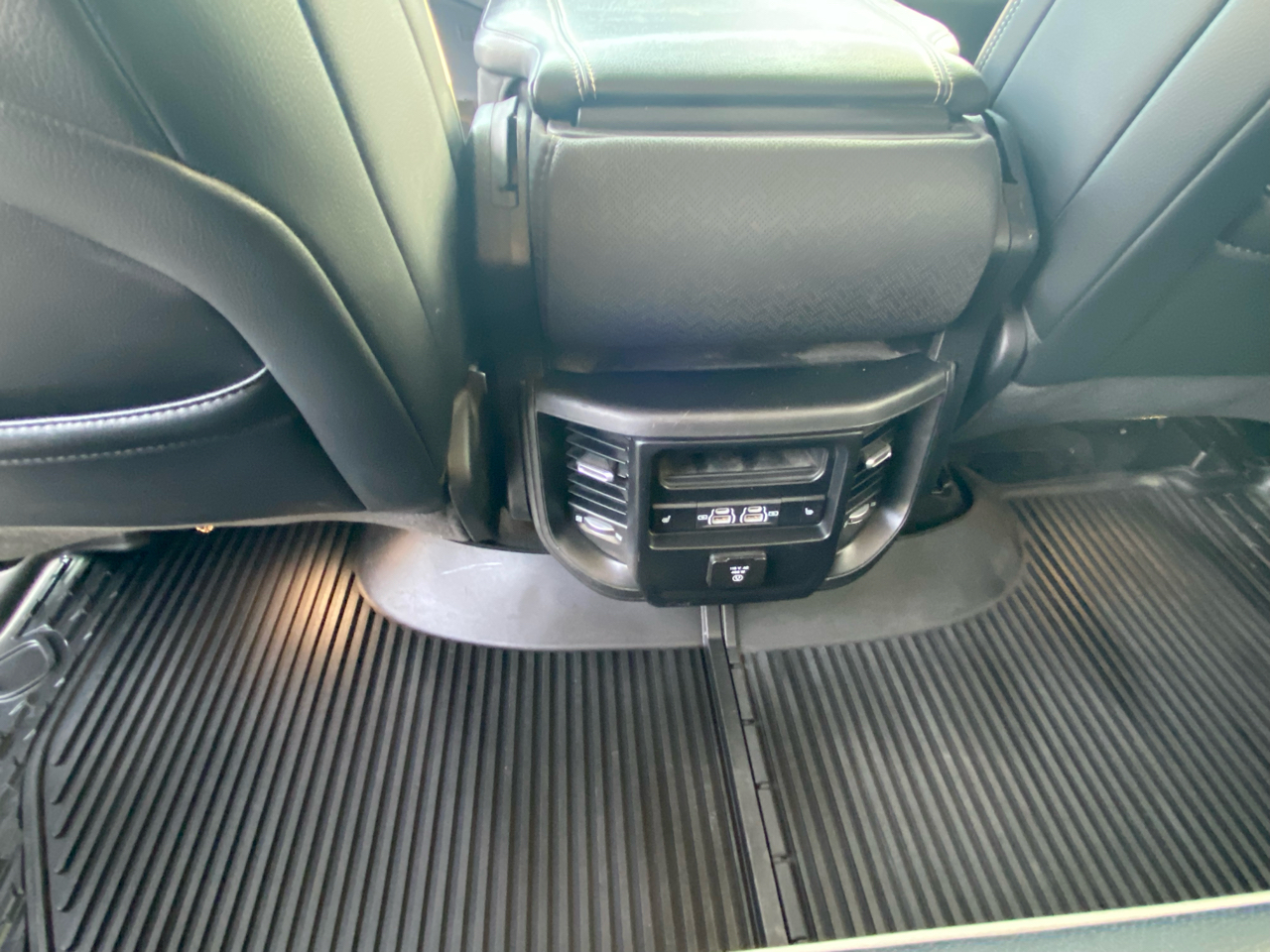 RAM 1500 Laramie Crew Cab SWB 4WD 2021