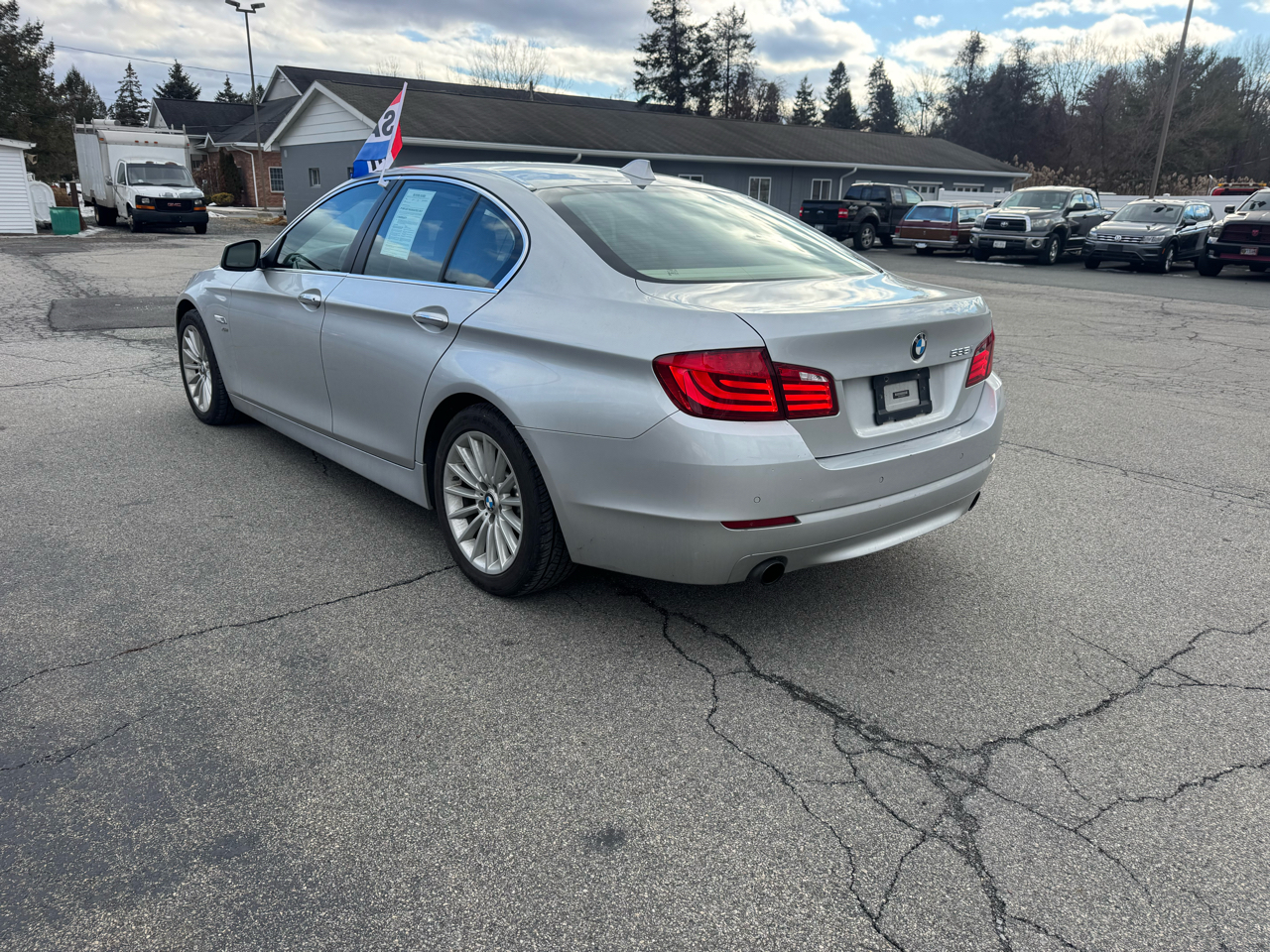 BMW 5-Series 535xi 2011