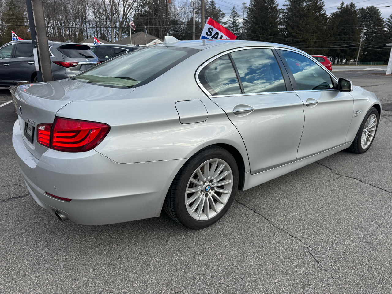 BMW 5-Series 535xi 2011