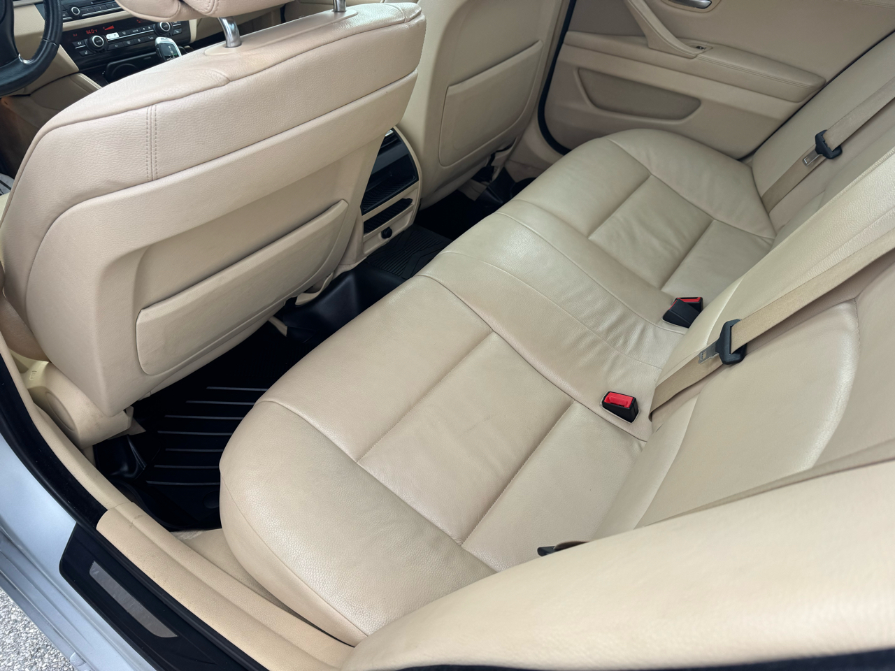 BMW 5-Series 535xi 2011