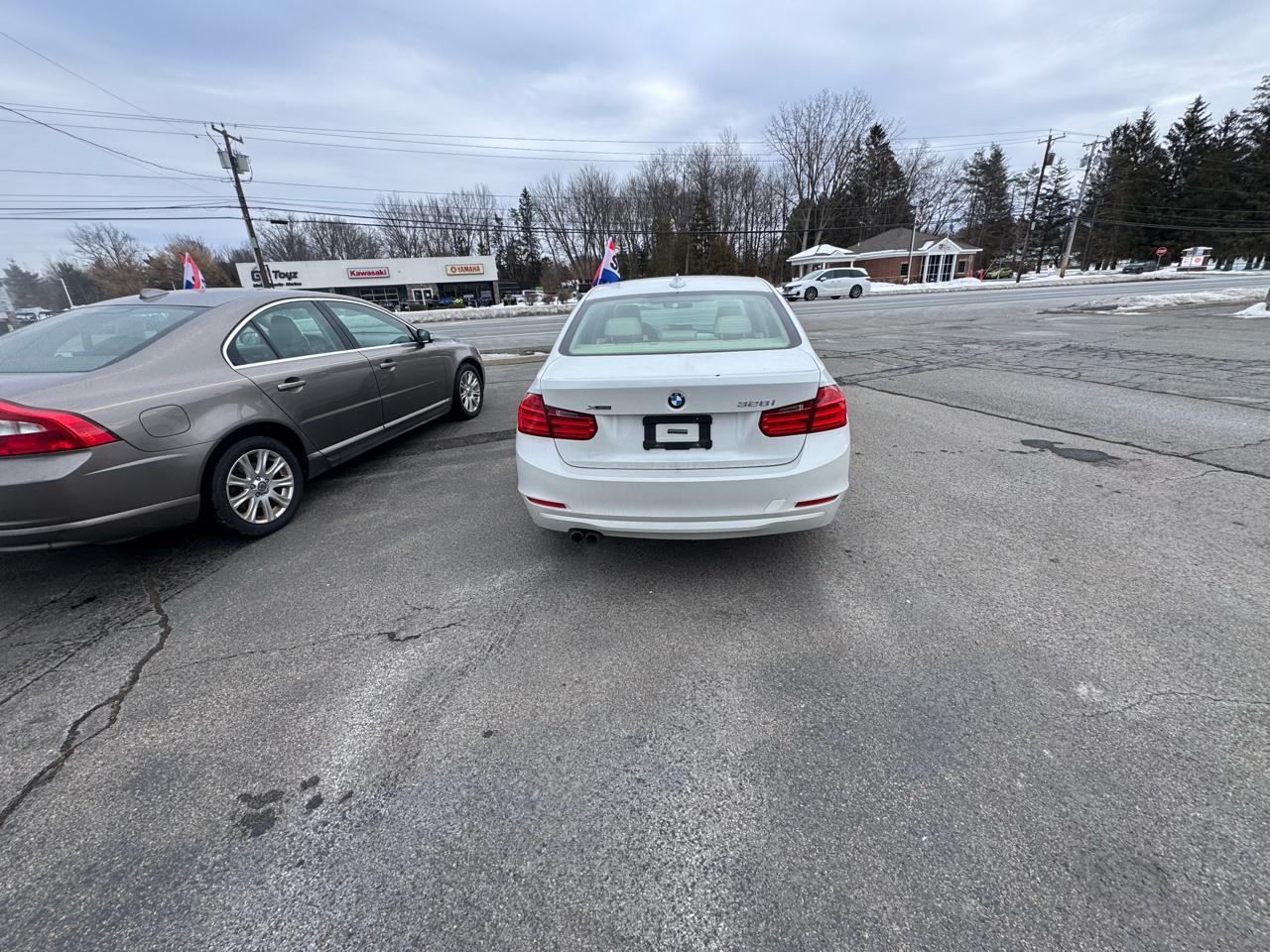 BMW 3-Series 328i xDrive Sedan 2013