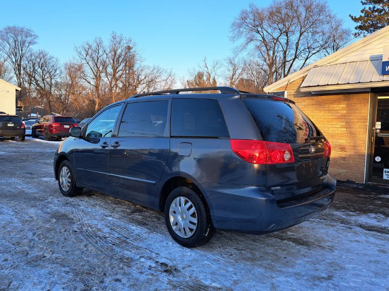 Toyota Sienna CE FWD 7-Passenger 2009