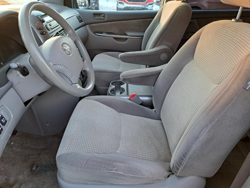 Toyota Sienna CE FWD 7-Passenger 2009