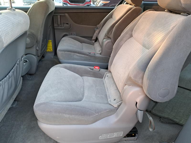 Toyota Sienna CE FWD 7-Passenger 2009