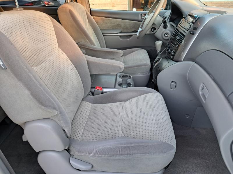Toyota Sienna CE FWD 7-Passenger 2009