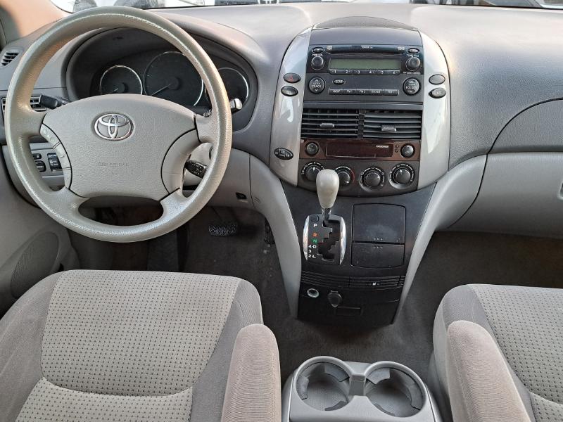 Toyota Sienna CE FWD 7-Passenger 2009