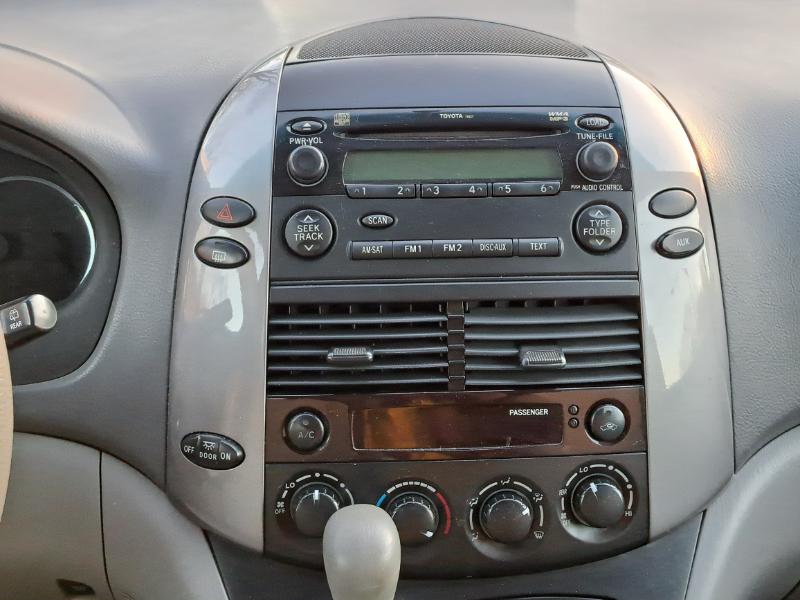 Toyota Sienna CE FWD 7-Passenger 2009