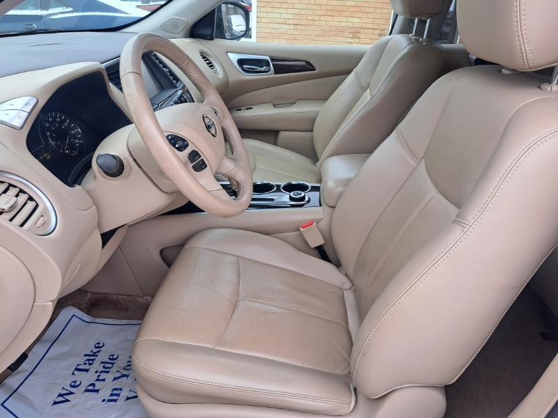 Nissan Pathfinder SV 4WD 2015