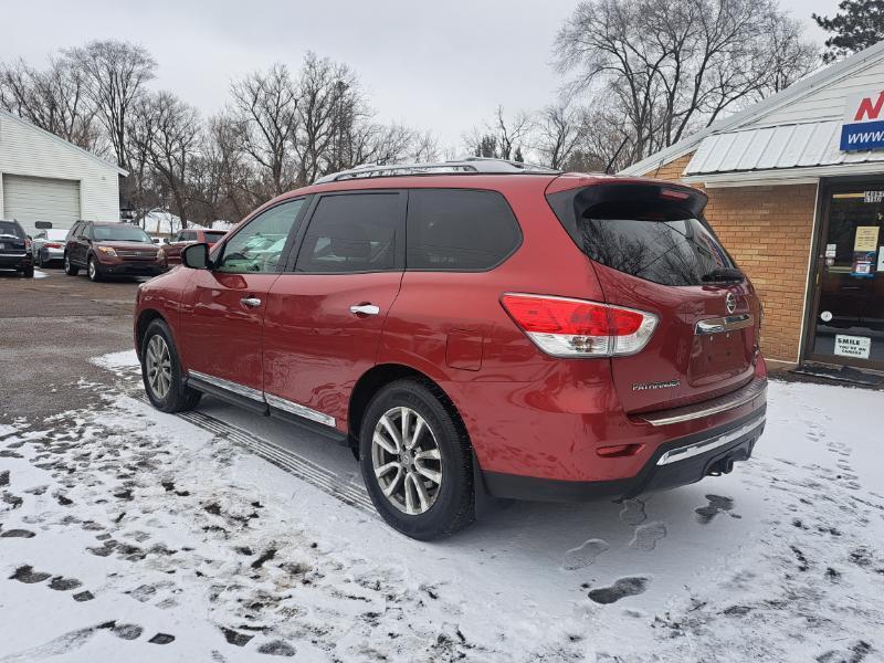 Nissan Pathfinder SV 4WD 2015