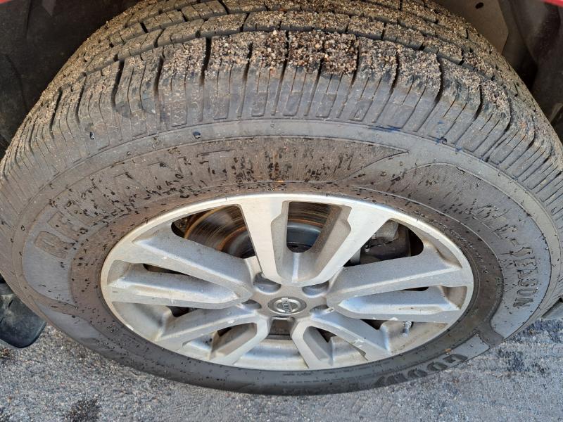 Nissan Pathfinder SV 4WD 2015