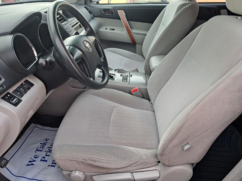 Toyota Highlander Base 4WD 2012