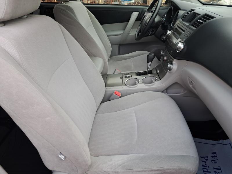 Toyota Highlander Base 4WD 2012