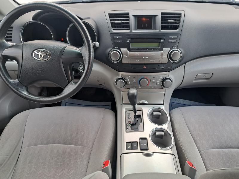 Toyota Highlander Base 4WD 2012