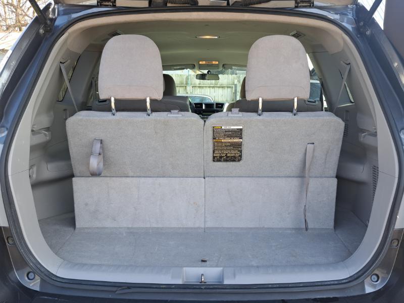 Toyota Highlander Base 4WD 2012