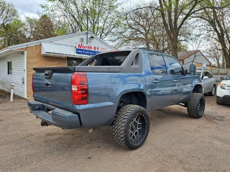 Chevrolet Avalanche LT 4WD 2011