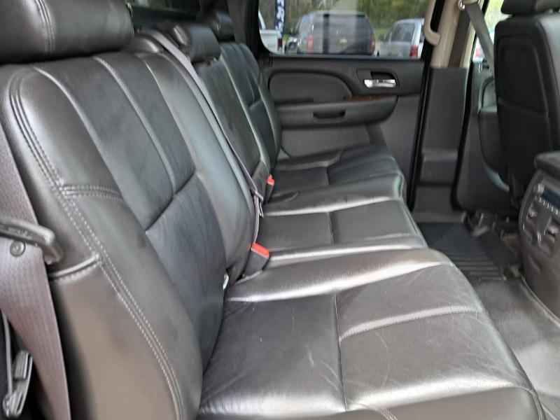 Chevrolet Avalanche LT 4WD 2011