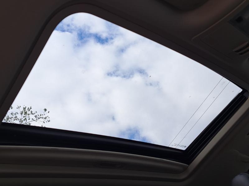 Chevrolet Avalanche LT 4WD 2011