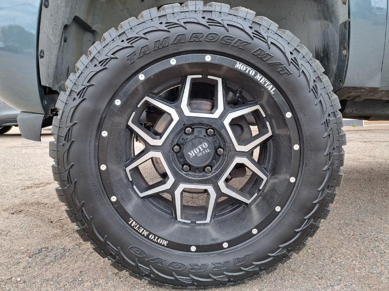 Chevrolet Avalanche LT 4WD 2011