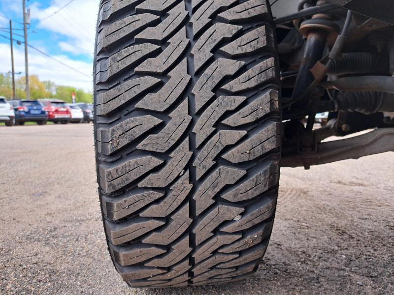 Chevrolet Avalanche LT 4WD 2011