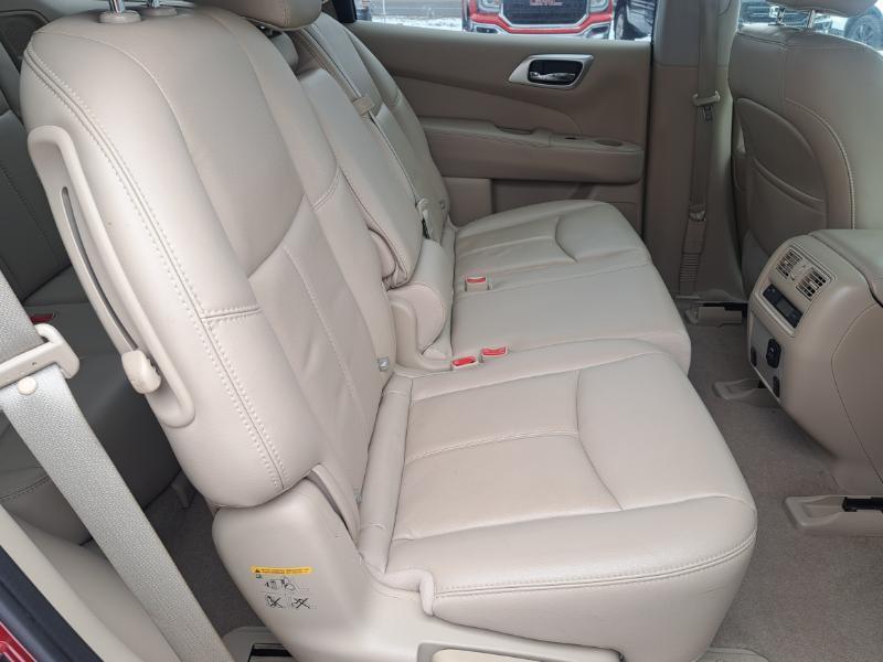 Nissan Pathfinder SV 4WD 2015