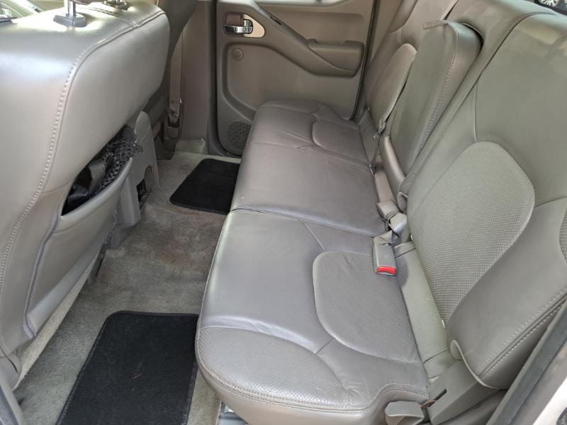 Nissan Frontier SL Crew Cab 4WD 2011