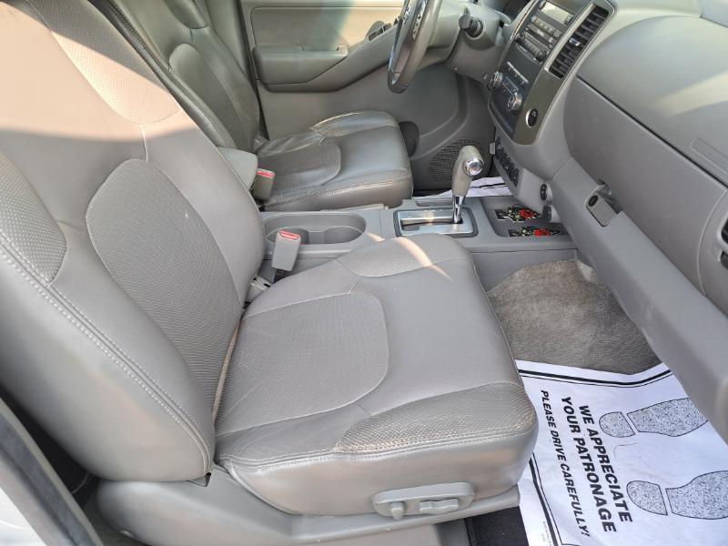 Nissan Frontier SL Crew Cab 4WD 2011