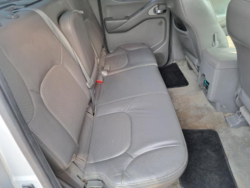 Nissan Frontier SL Crew Cab 4WD 2011