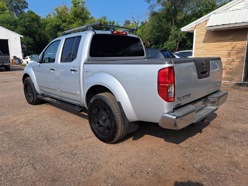 Nissan Frontier SL Crew Cab 4WD 2011