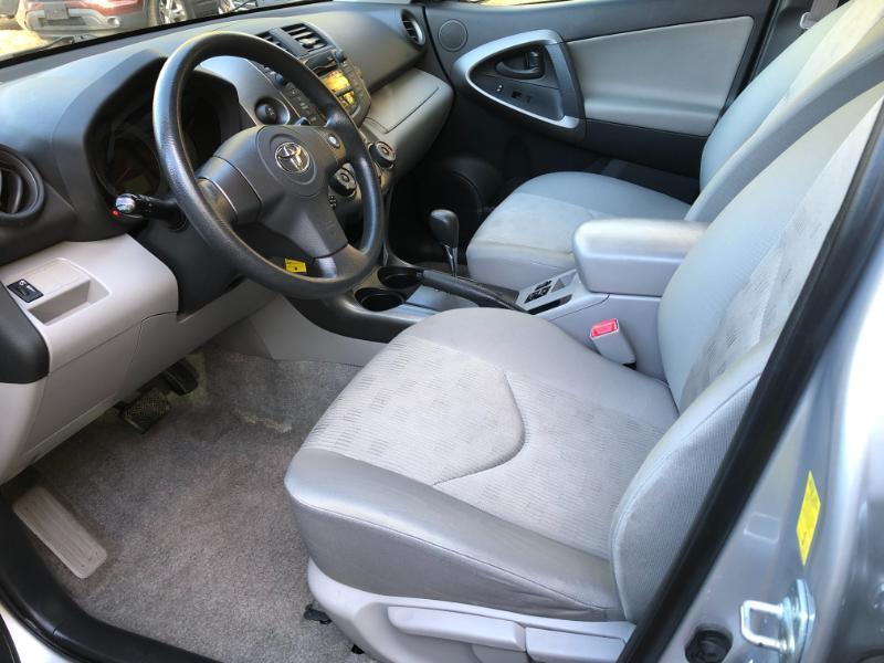 Toyota RAV4 Base I4 4WD 2010