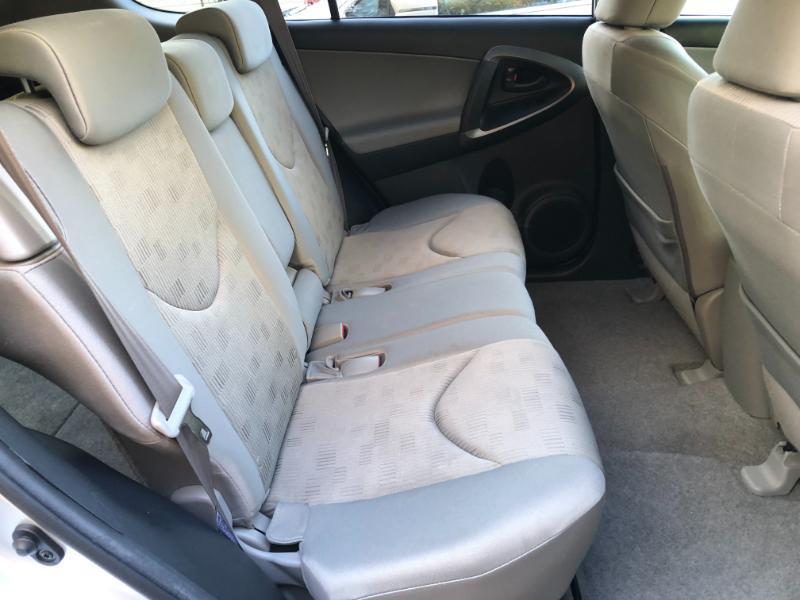 Toyota RAV4 Base I4 4WD 2010