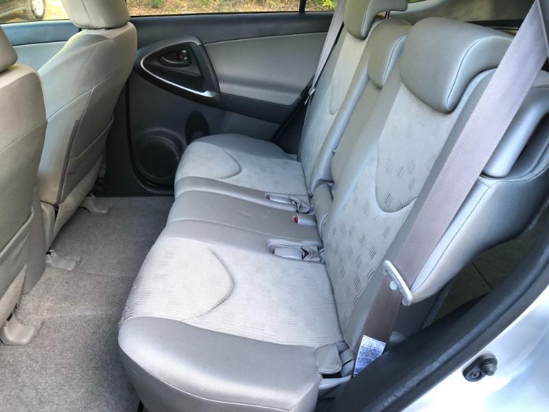 Toyota RAV4 Base I4 4WD 2010