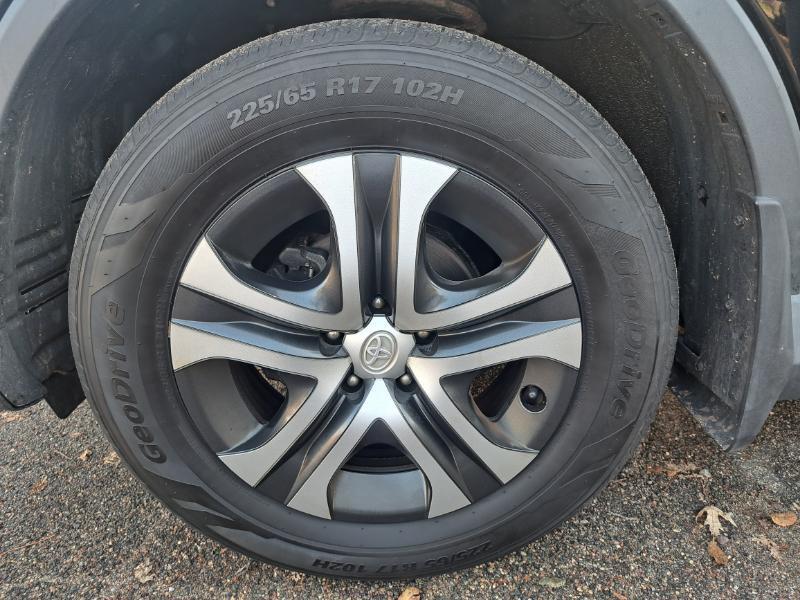 Toyota RAV4 LE AWD 2018