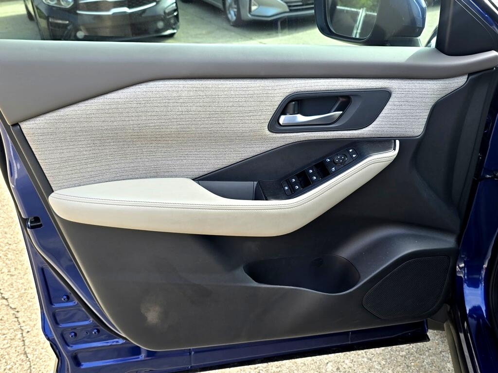 2023 Nissan Rogue SV photo 8