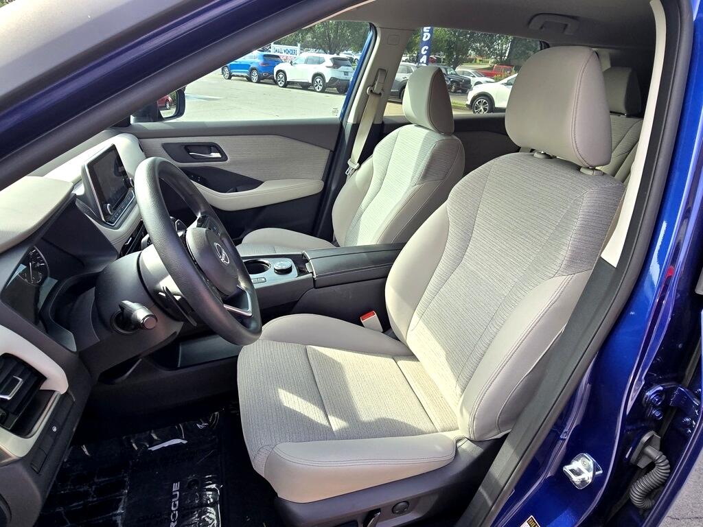 2023 Nissan Rogue SV photo 9
