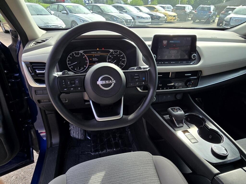 2023 Nissan Rogue SV photo 10