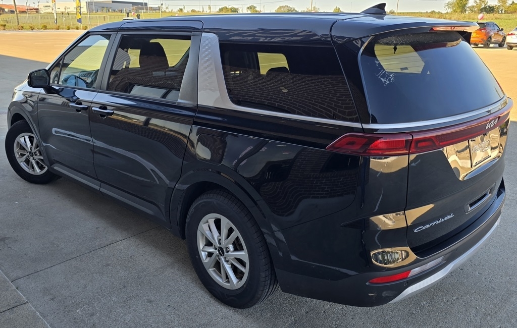 2022 Kia Carnival LX photo 4