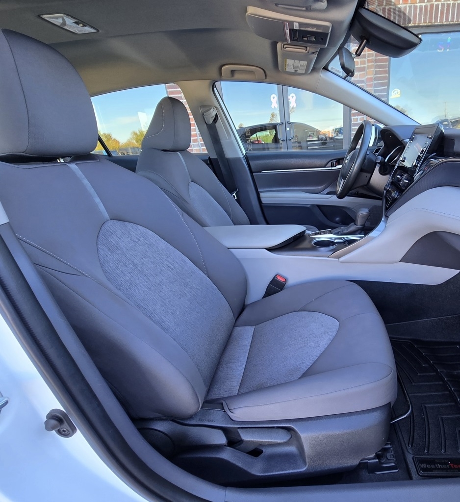 Toyota Camry Hybrid  2022